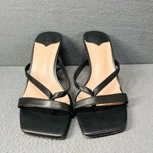 Elegant Black‎ Strappy Sandals with Modest Heel